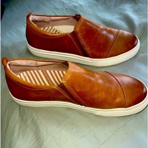 Gorgeous Taos size 10